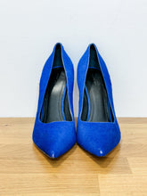 Load image into Gallery viewer, Pony Hair Pointed Toe Pumps