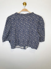 Load image into Gallery viewer, Cotton Daisy Print Cropped Button Front Blouse
