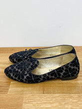 Load image into Gallery viewer, Metallic Floral Brocade Loafers
