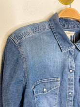 Load image into Gallery viewer, Vintage Chambray Long Sleeve Snap Up Shirt
