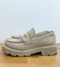 Load image into Gallery viewer, Leather Lug Sole Loafers
