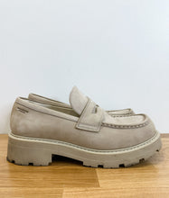 Load image into Gallery viewer, Leather Lug Sole Loafers
