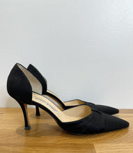 Load image into Gallery viewer, Satin Pointed Toe Pumps
