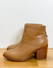 Load image into Gallery viewer, Dari Leather Stacked Heel Boots (NEW, orig. $250)
