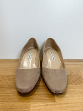 Load image into Gallery viewer, Okkatopla 50 Suede Pumps (orig. $745)
