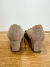 Load image into Gallery viewer, Okkatopla 50 Suede Pumps (orig. $745)
