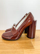 Load image into Gallery viewer, Patent Leather Pumps with Round Heel
