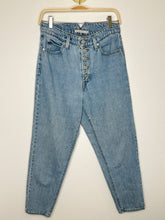 Load image into Gallery viewer, 80s Mom Jean with Exposed Button Fly
