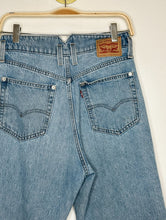 Load image into Gallery viewer, 80s Mom Jean with Exposed Button Fly
