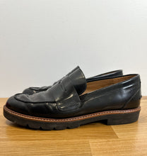 Load image into Gallery viewer, Patent Leather Penny Loafers
