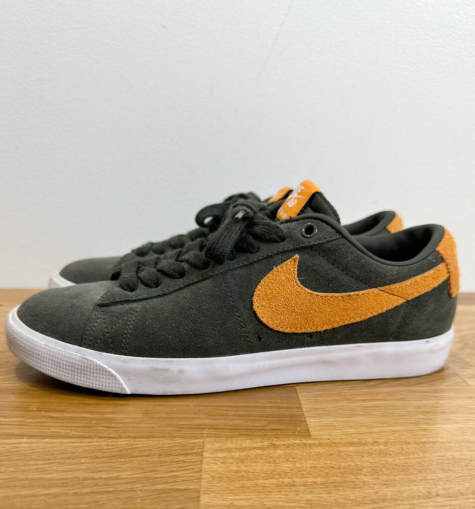 Suede Zoom Blazer Low Sneakers