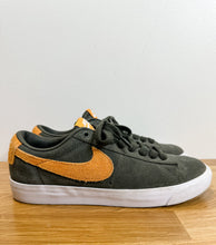 Load image into Gallery viewer, Suede Zoom Blazer Low Sneakers
