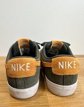 Load image into Gallery viewer, Suede Zoom Blazer Low Sneakers
