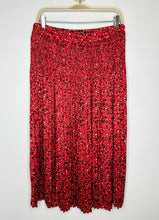 Load image into Gallery viewer, Floral Pleated Midi Skirt
