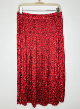 Load image into Gallery viewer, Floral Pleated Midi Skirt
