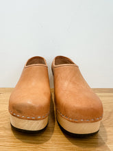 Load image into Gallery viewer, Leather Clog Shoes
