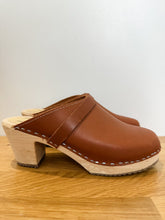 Load image into Gallery viewer, Leather Clogs (NEW)
