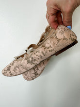 Load image into Gallery viewer, Lace Rockstud Ballet Flats (NEW)
