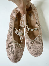 Load image into Gallery viewer, Lace Rockstud Ballet Flats (NEW)
