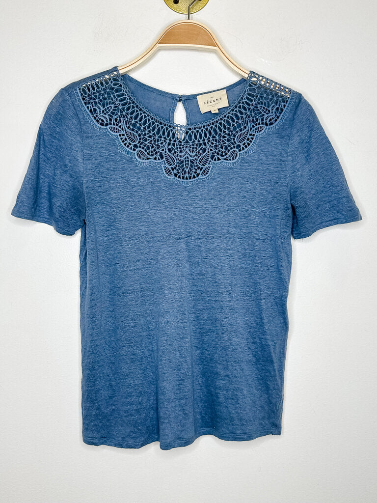 Linen Tee with Lace Collar