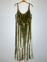 Load image into Gallery viewer, Velvet Sleeveless Midi Dress
