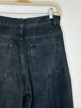 Load image into Gallery viewer, High Rise Wide Leg Jeans
