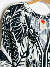 Load image into Gallery viewer, Tropical Print Long Sleeve V-Neck Top
