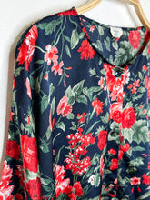 Load image into Gallery viewer, Vintage Floral Silk Half Sleeve Button Up Shirt with Lace Panel
