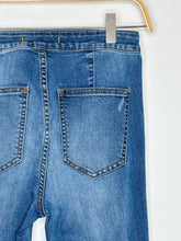 Load image into Gallery viewer, High Rise Stretch Bell Bottom

