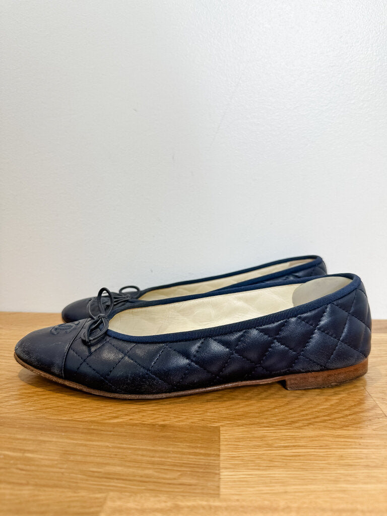 Quilted Interlocking CC Logo Leather Ballet Flats