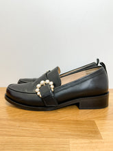 Load image into Gallery viewer, Loafers with Pearl Buckles
