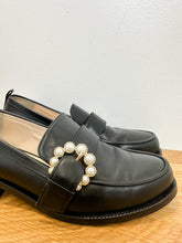 Load image into Gallery viewer, Loafers with Pearl Buckles
