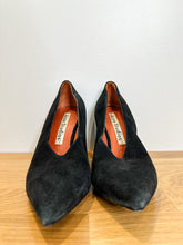 Load image into Gallery viewer, Suede Pumps with Block Heel
