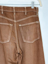 Load image into Gallery viewer, High Rise Slim Straight with Contrast Stitiching
