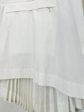 Load image into Gallery viewer, Pullover with Pleated Back
