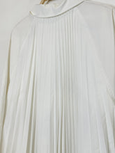 Load image into Gallery viewer, Pullover with Pleated Back
