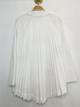 Load image into Gallery viewer, Pullover with Pleated Back
