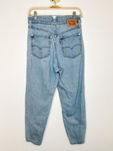 Load image into Gallery viewer, High Waisted Mom Jean
