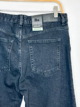 Load image into Gallery viewer, Mid Rise Slim Leg (NWT)
