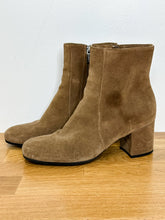 Load image into Gallery viewer, Suede Square Toe Ankle Boots
