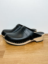 Load image into Gallery viewer, Low Leather Clogs
