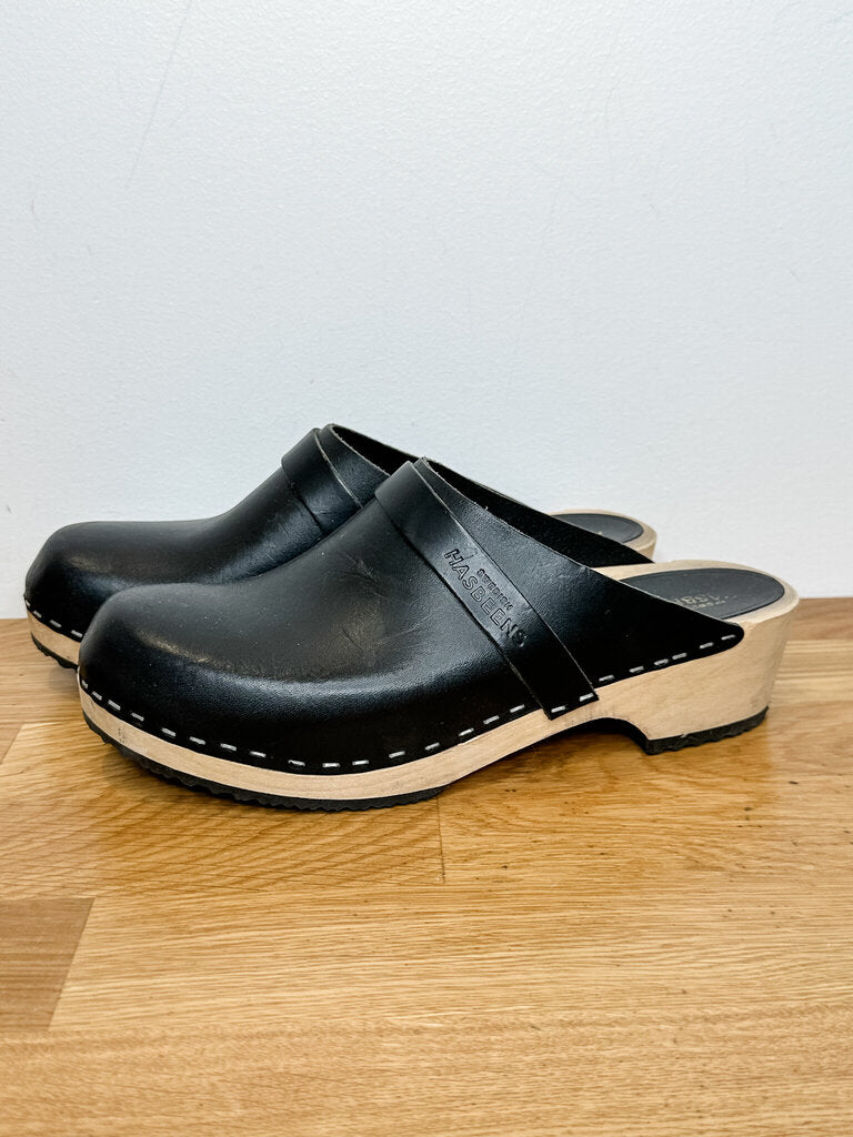 Low Leather Clogs