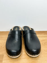 Load image into Gallery viewer, Low Leather Clogs
