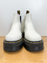 Load image into Gallery viewer, 2976 Leather Platform Chelsea Boots
