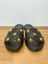 Load image into Gallery viewer, Leather Rockstud Slides
