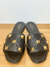 Load image into Gallery viewer, Leather Rockstud Slides
