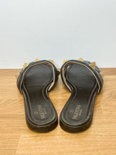 Load image into Gallery viewer, Leather Rockstud Slides
