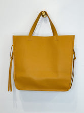 Load image into Gallery viewer, Leather Structured Tote
