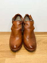 Load image into Gallery viewer, Leather Margaret Stacked Heel Shoe
