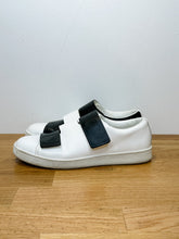 Load image into Gallery viewer, Leather Velcro Sneakers
